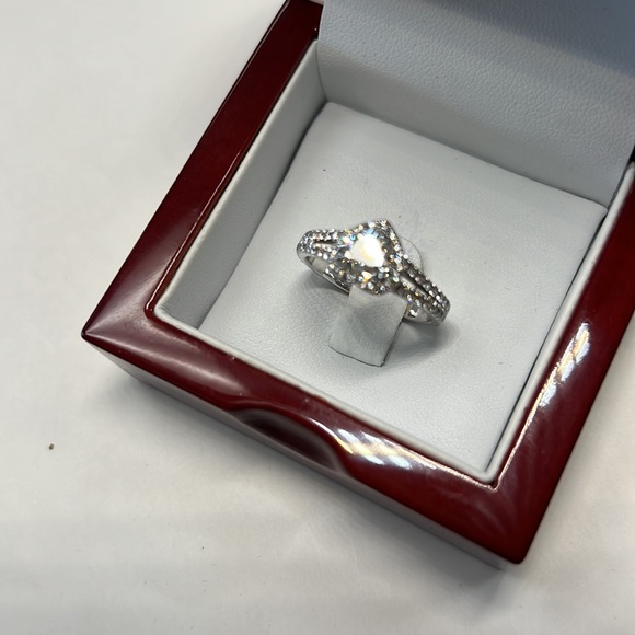 Diamonds Engagement 14K Solid Gold Ring - Picture 2 of 7